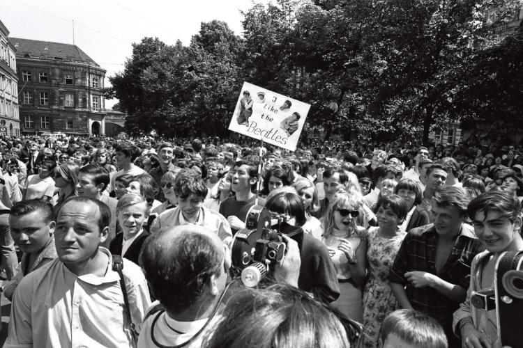 Beatles-Fans am Promenadeplatz